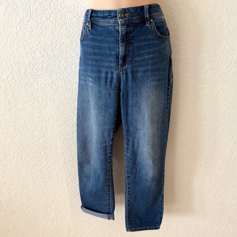 Women’s So Slimming Crop Jeans by Chico’s Medium Denim Slim Leg Size 6 Inseam 26
